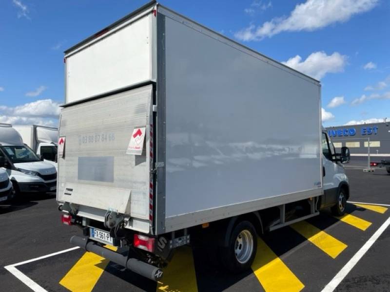 Acheter un véhicule utilitaire IVECO Daily Caisse 20m3 + Hayon d'occasion à Metz